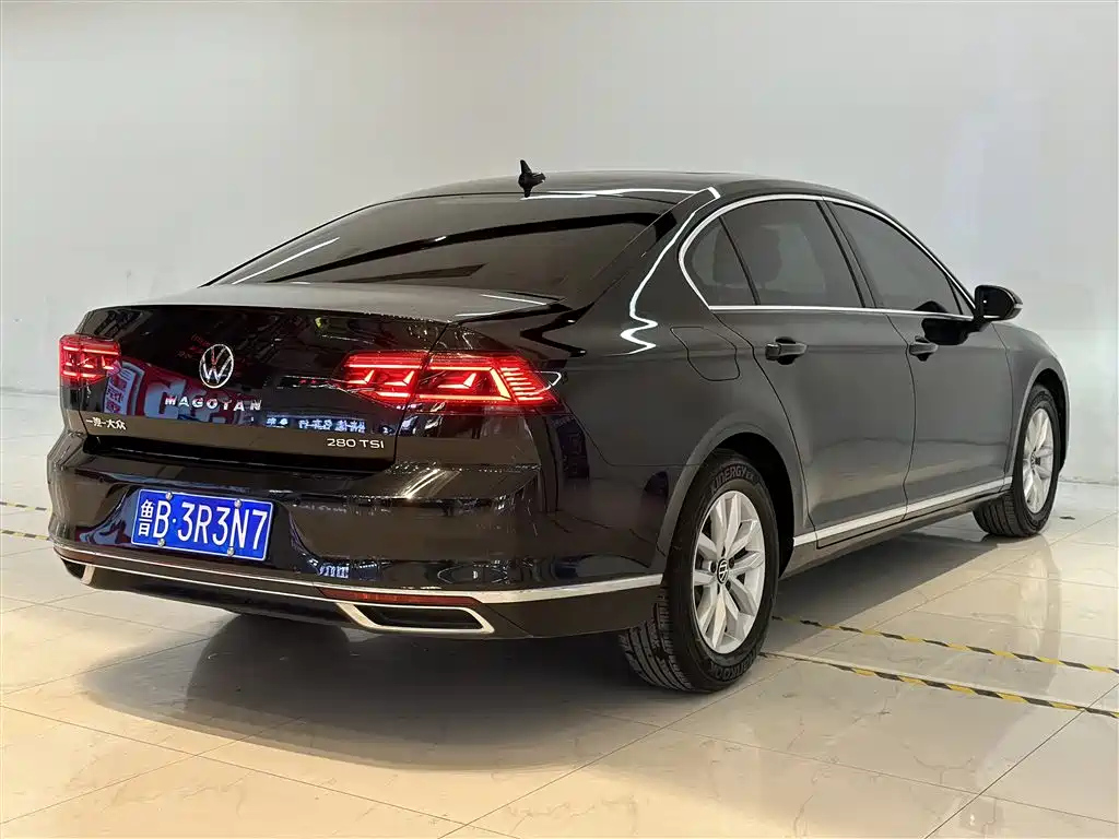 VOLKSWAGEN MAGOTAN 2022