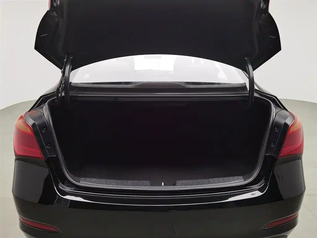 HYUNDAI MISTRA 2016
