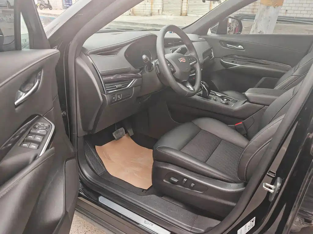 CADILLAC XT4 2021