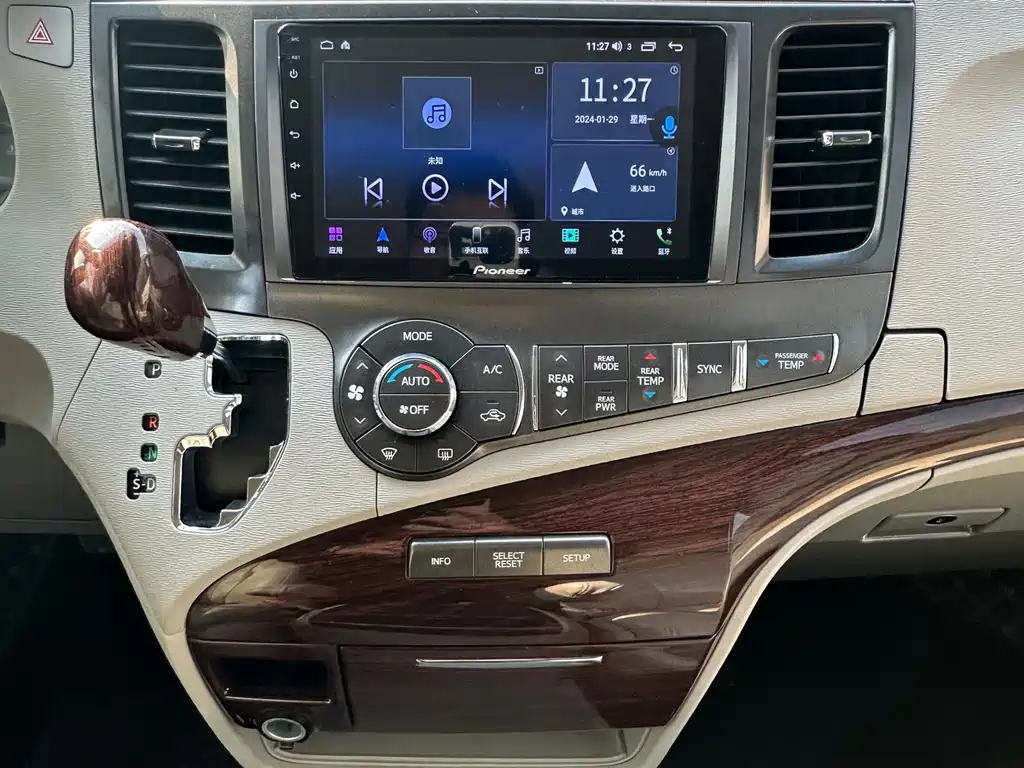 TOYOTA SIENNA 2014