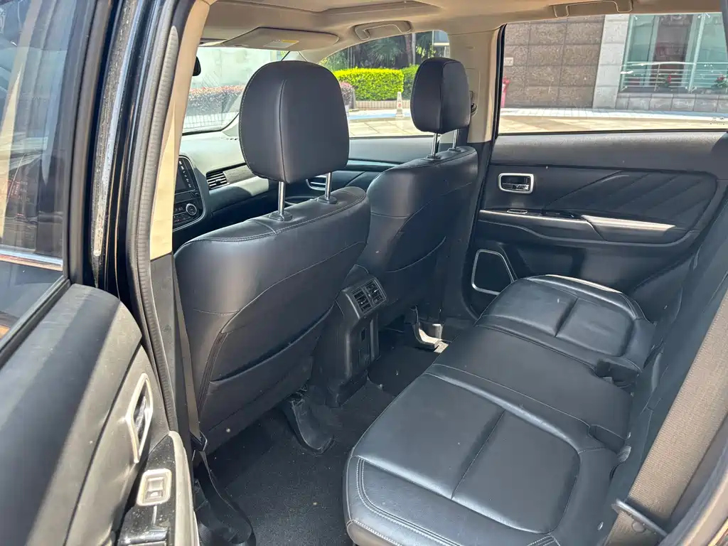 MITSUBISHI OUTLANDER 2019