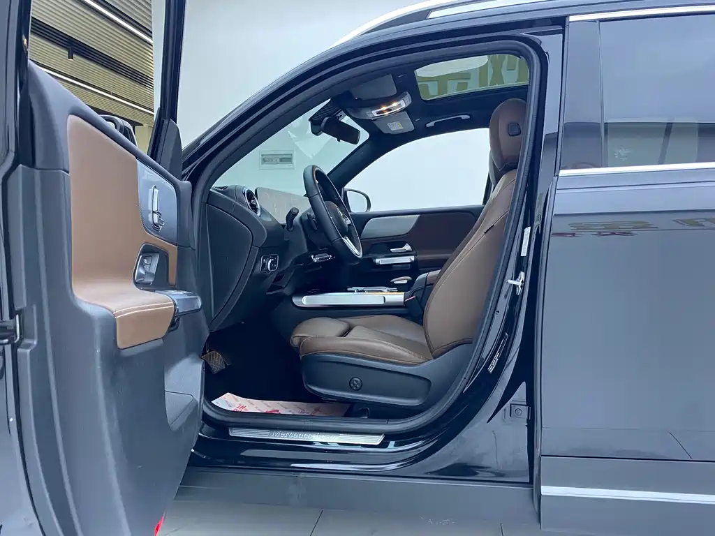 MERCEDES BENZ GLB 2023