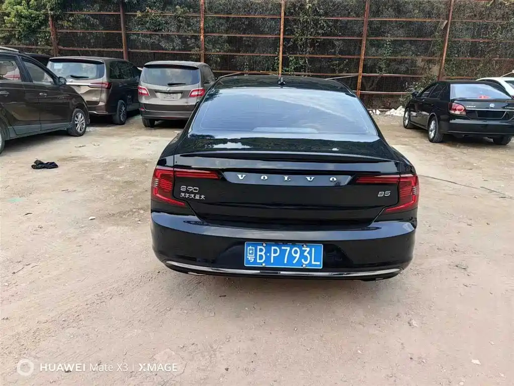 VOLVO S90 2023
