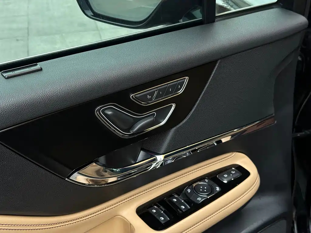 LINCOLN ADVENTURER 2021