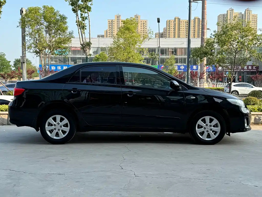 TOYOTA COROLLA 2012