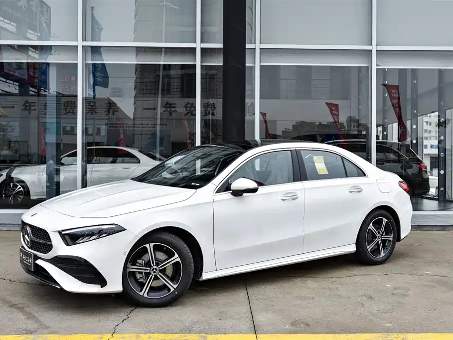 MERCEDES BENZ A-CLASS 2024