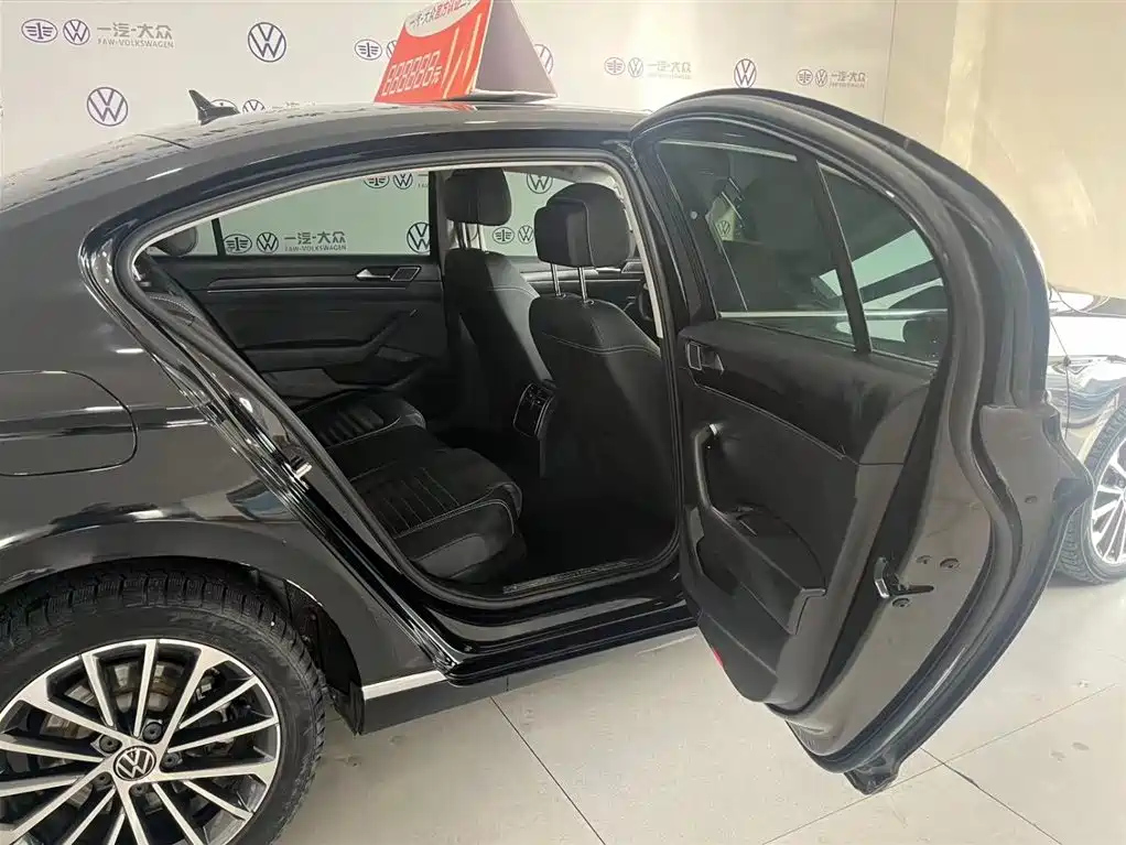 VOLKSWAGEN MAGOTAN 2021