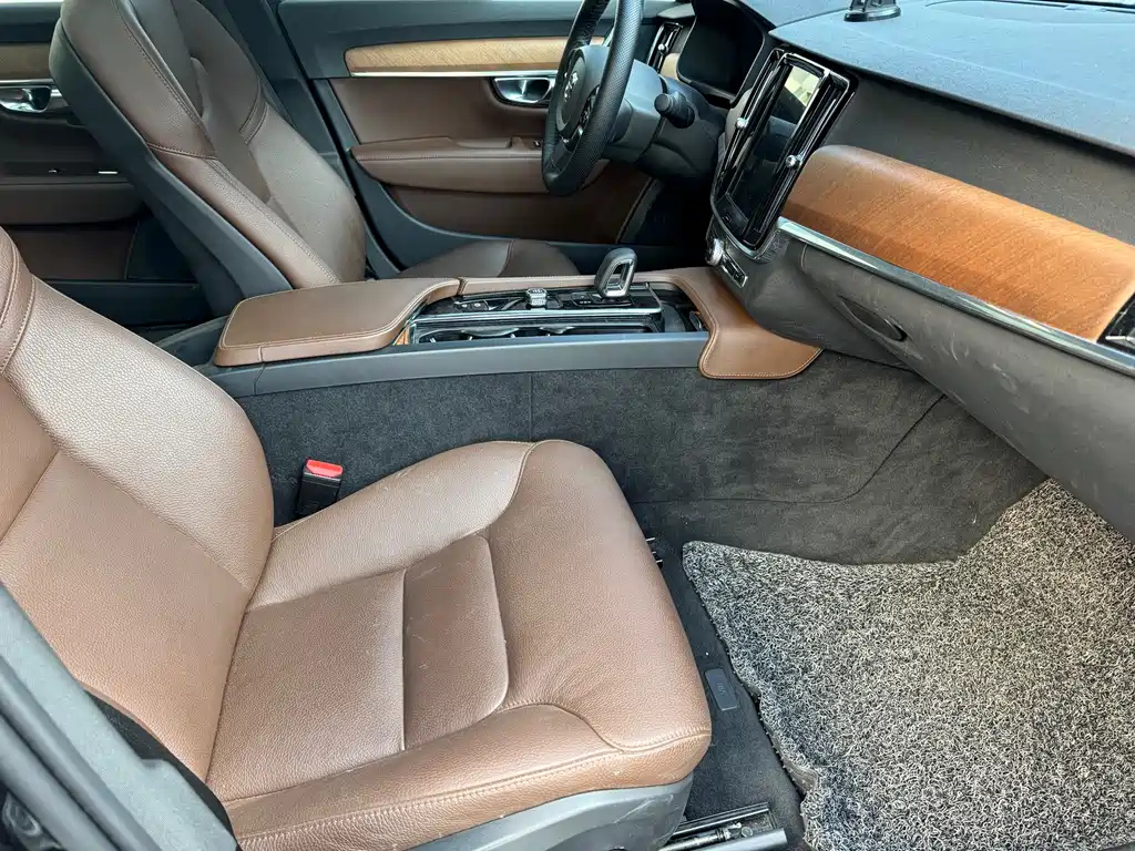 VOLVO S90 2022