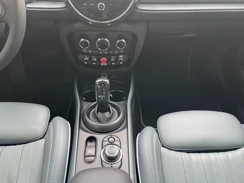 MINI CLUBMAN 2023