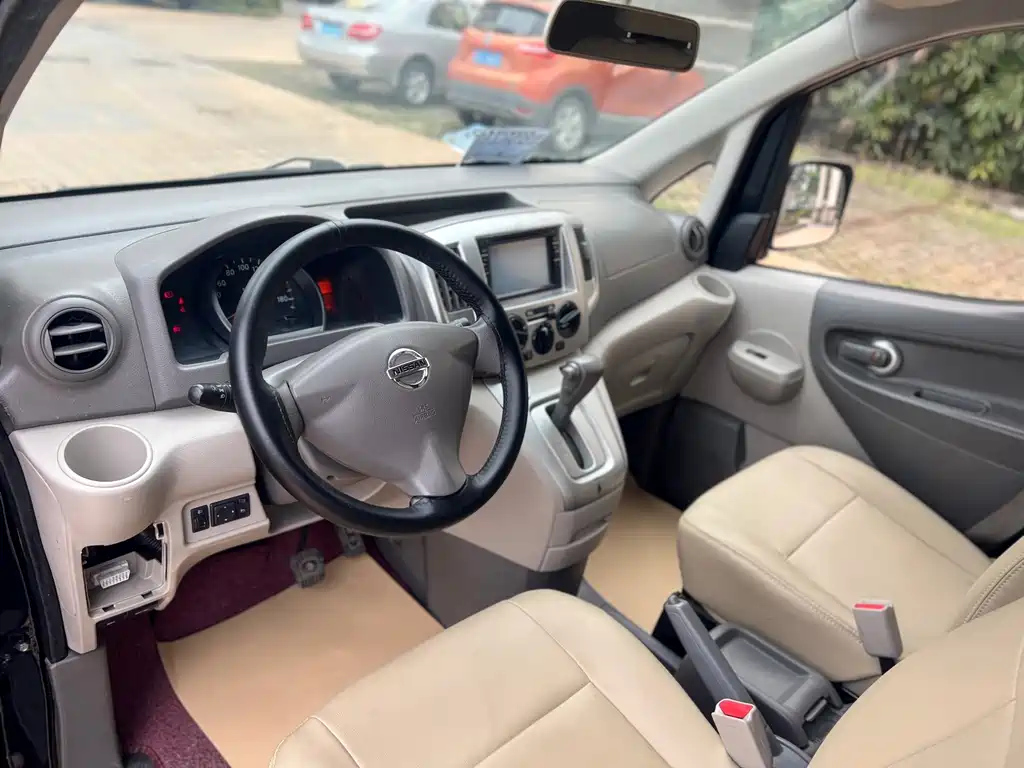 NISSAN NV200 2015