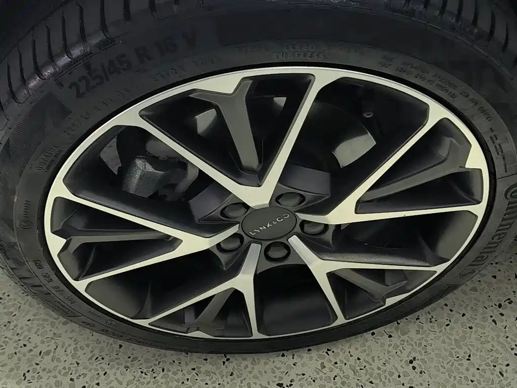 LYNK&CO 03 2021