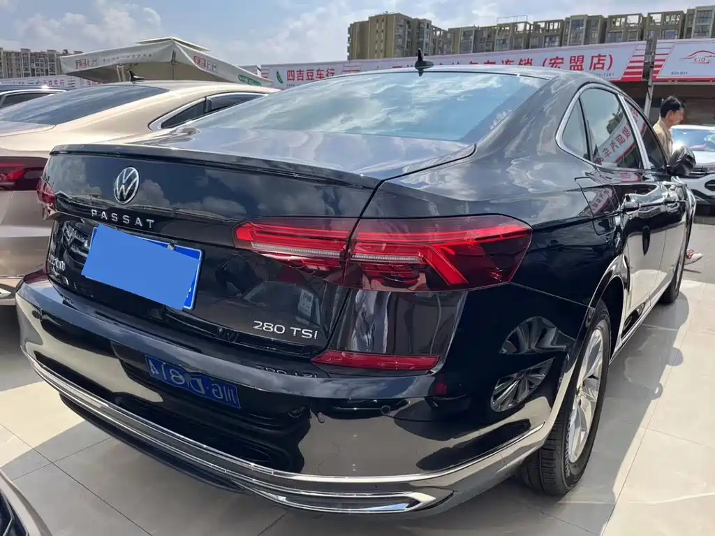 VOLKSWAGEN PASSAT 2024