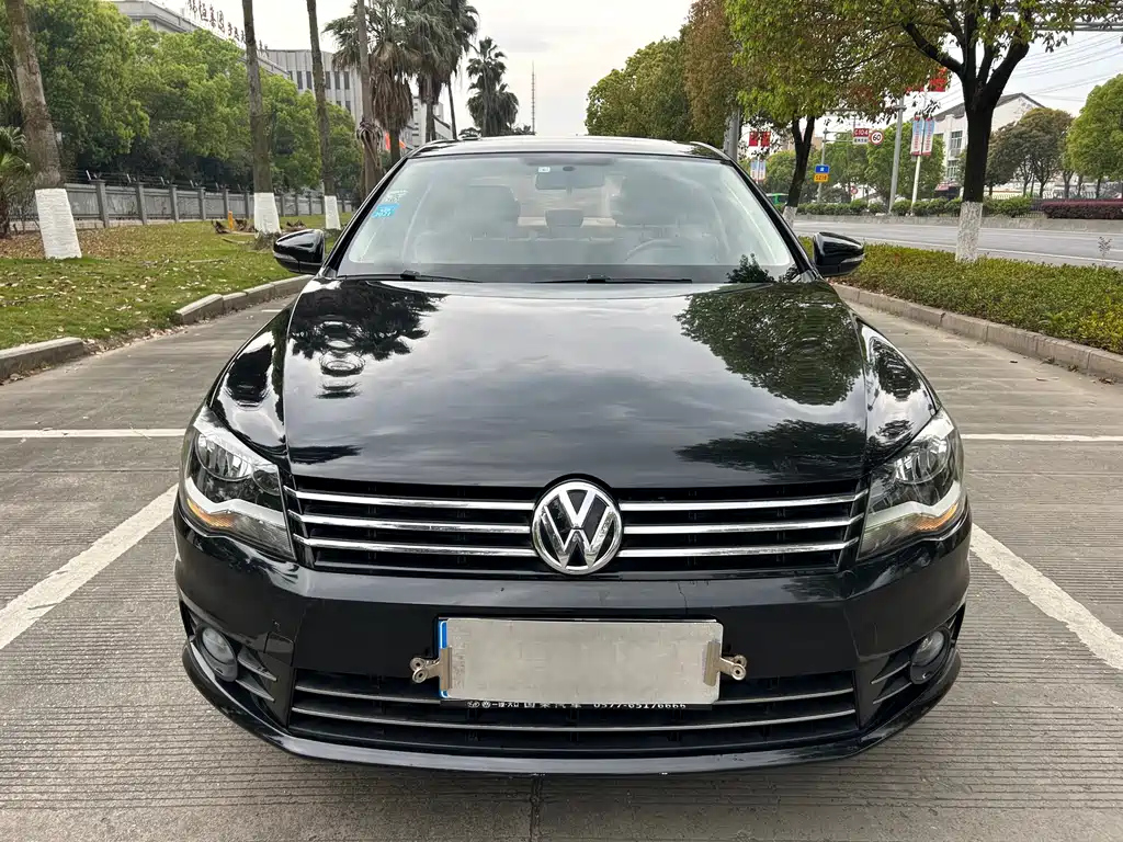 VOLKSWAGEN BORA 2014
