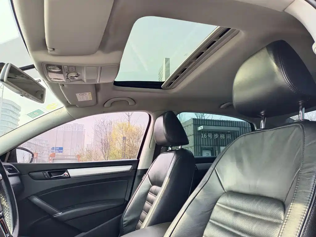 VOLKSWAGEN PASSAT 2016