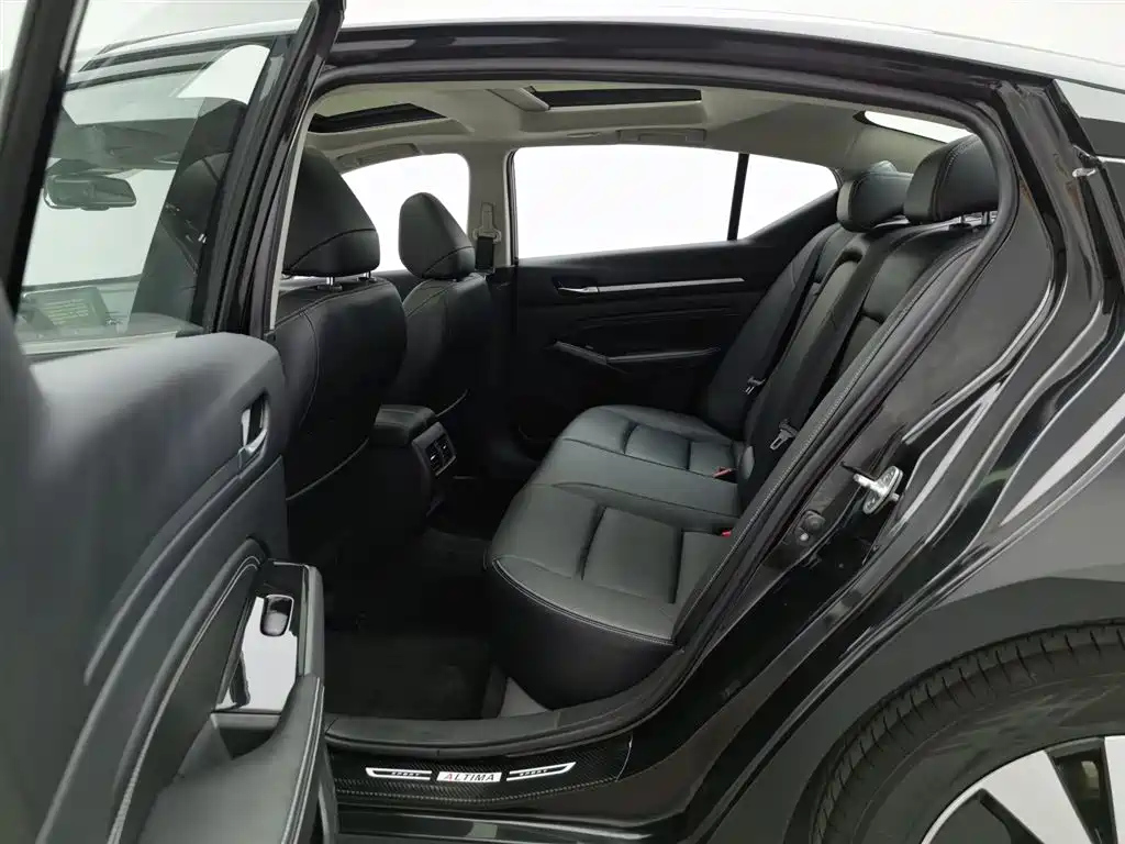 NISSAN TEANA 2019
