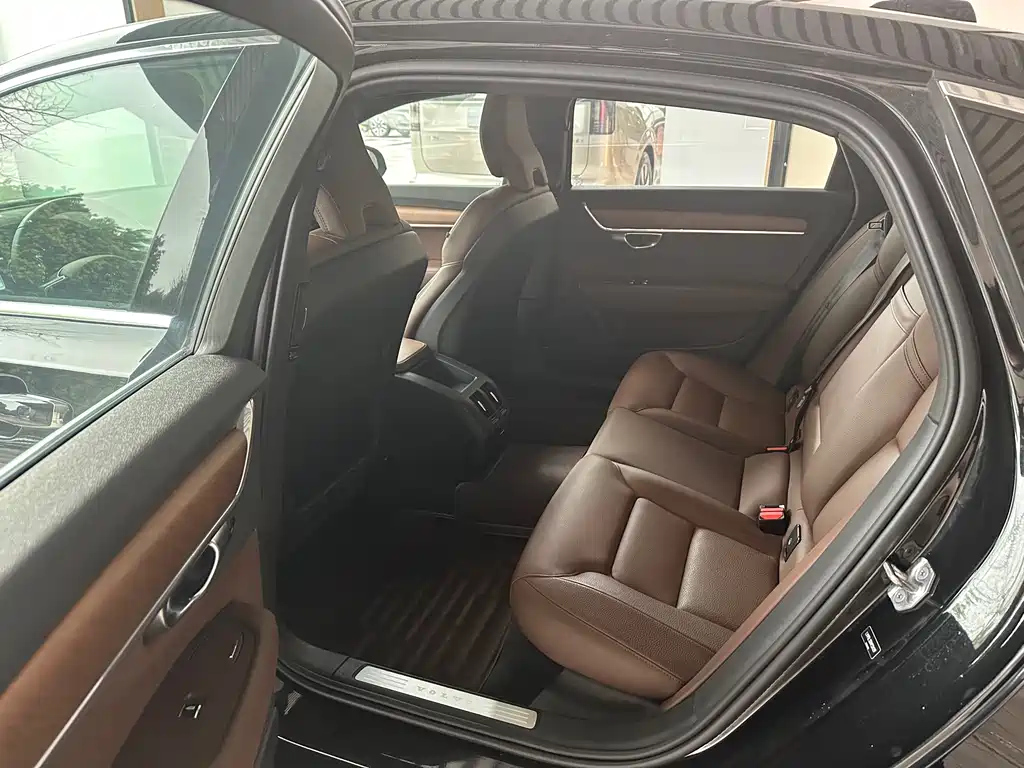 VOLVO S90 2021