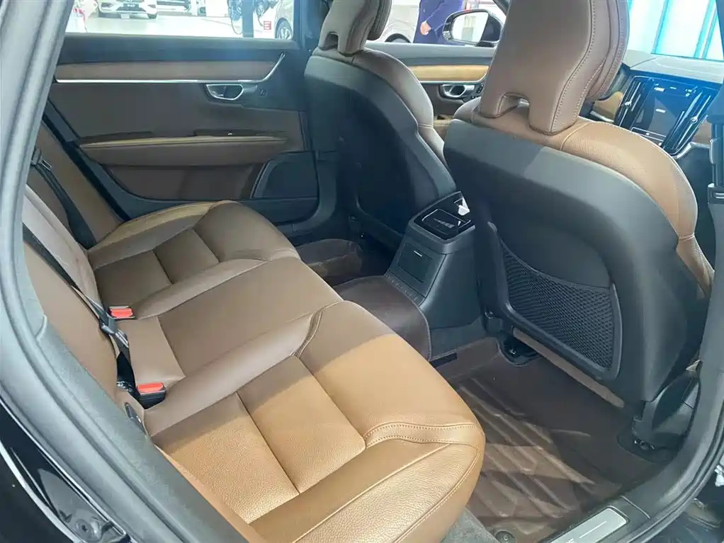 VOLVO S90 2024