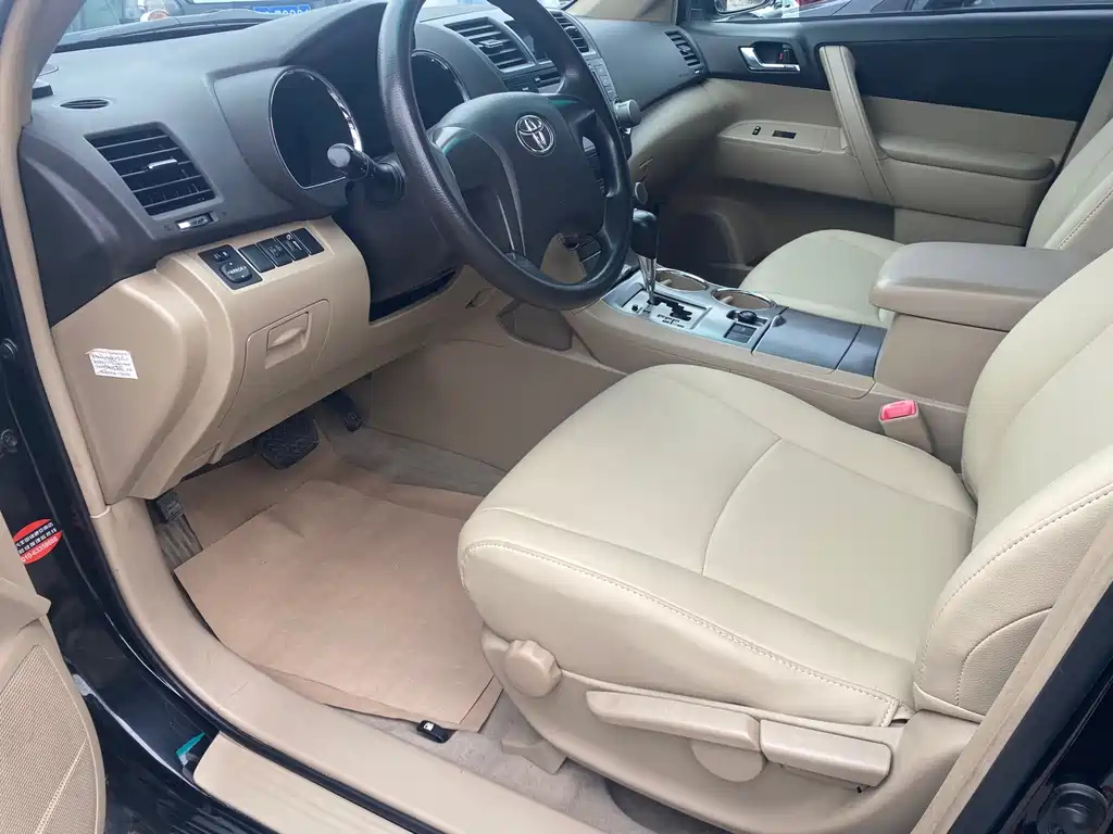 TOYOTA HIGHLANDER 2011