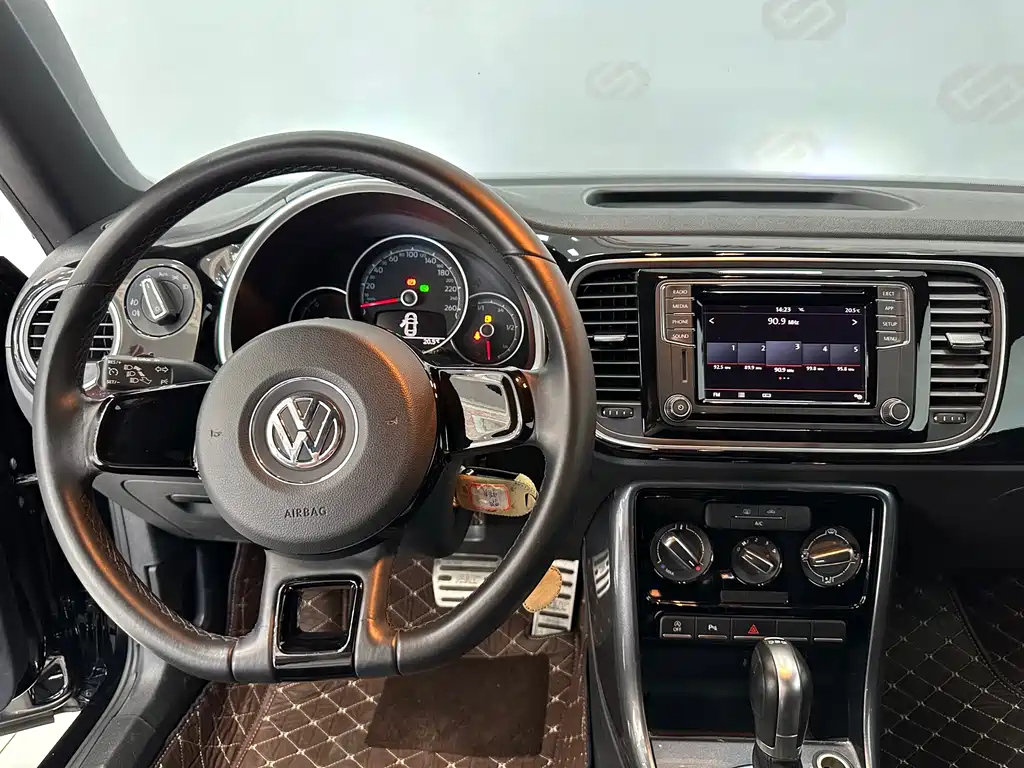 VOLKSWAGEN BEETLE 2018