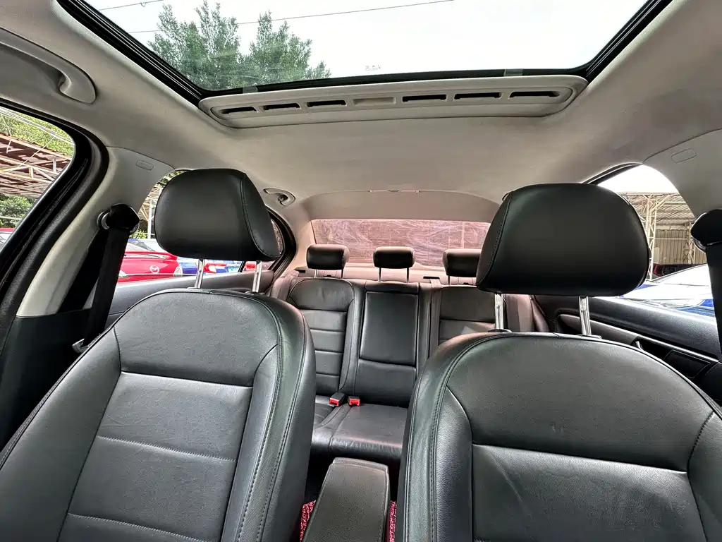 VOLKSWAGEN LAVIDA 2014