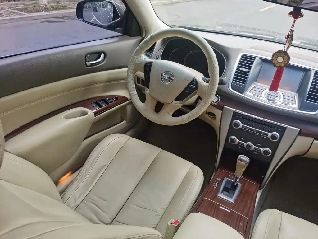 NISSAN TEANA 2010