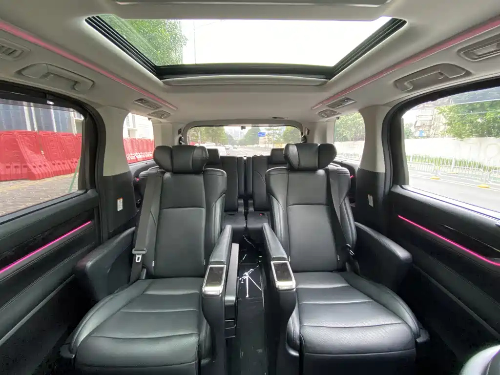 TOYOTA ALPHARD 2018