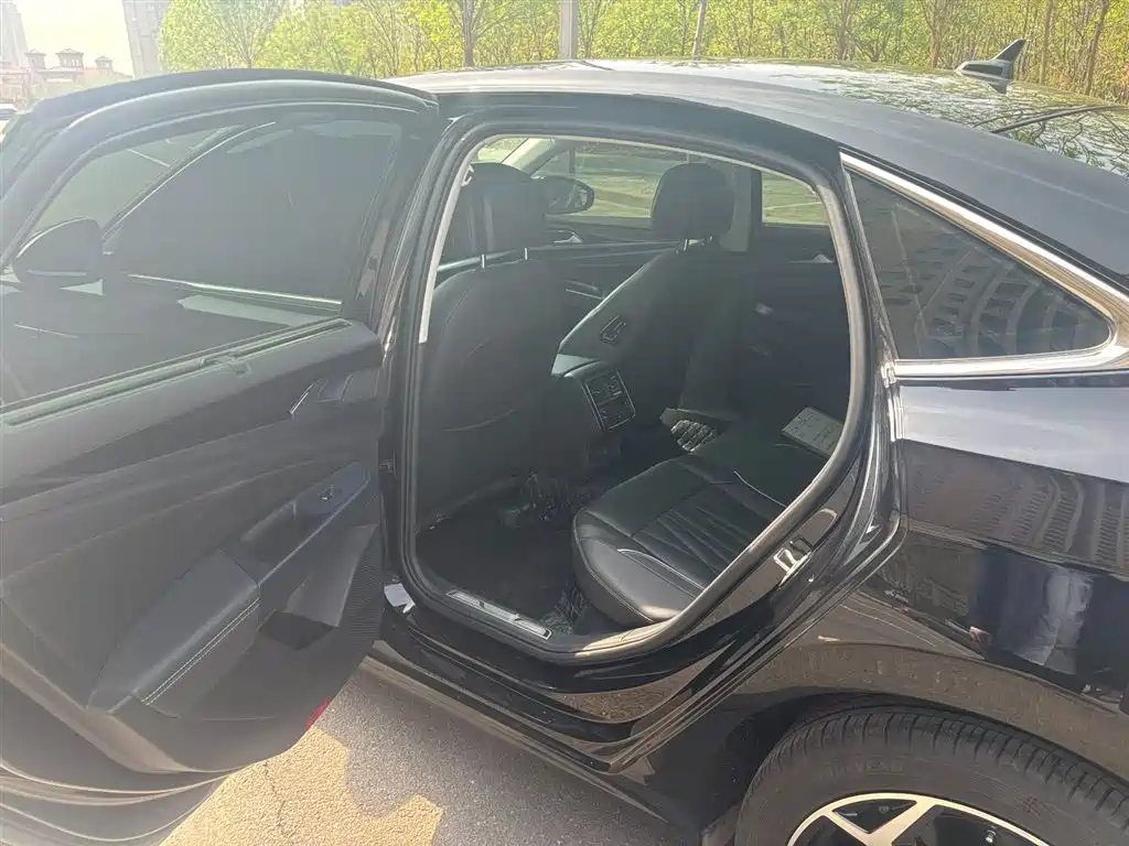 VOLKSWAGEN PASSAT 2023
