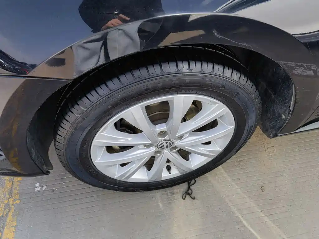 VOLKSWAGEN LAVIDA 2016