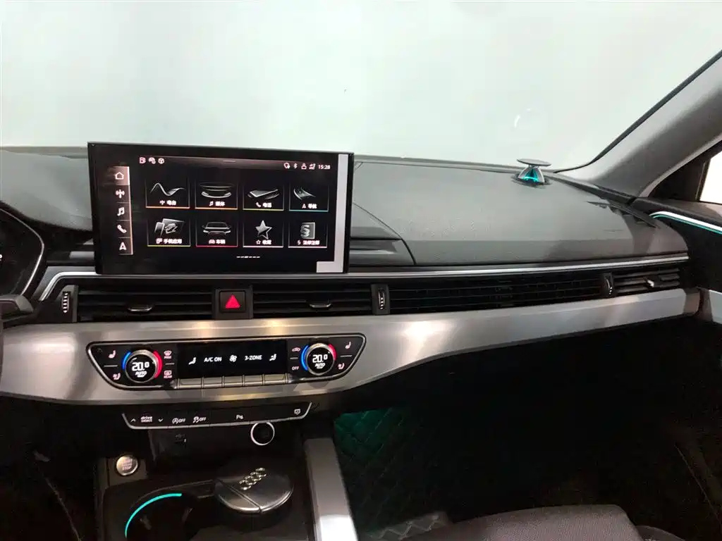 AUDI A4L 2022