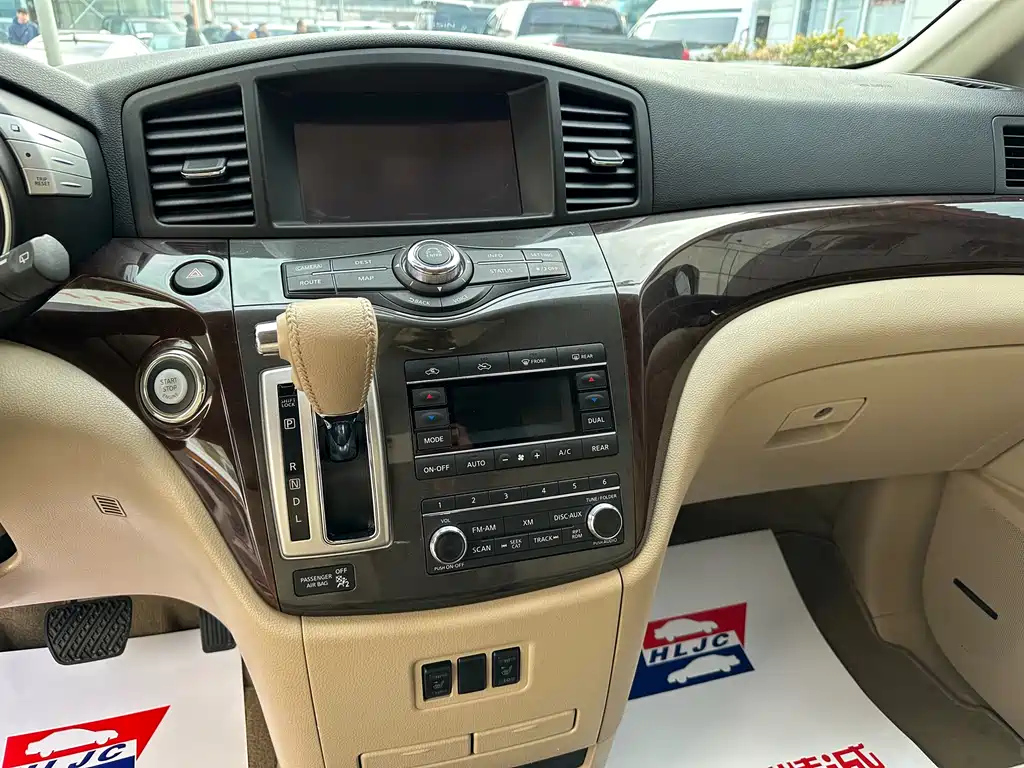 NISSAN QUEST 2018