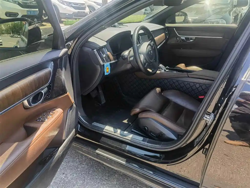 VOLVO S90 2021