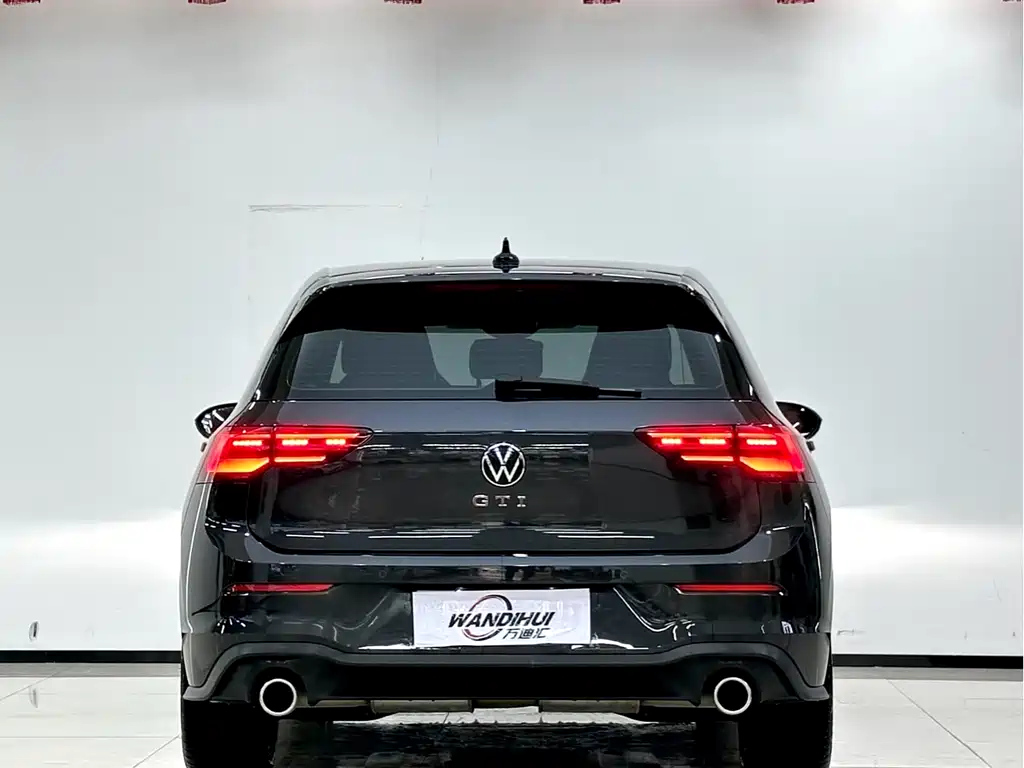 VOLKSWAGEN GOLF 2023