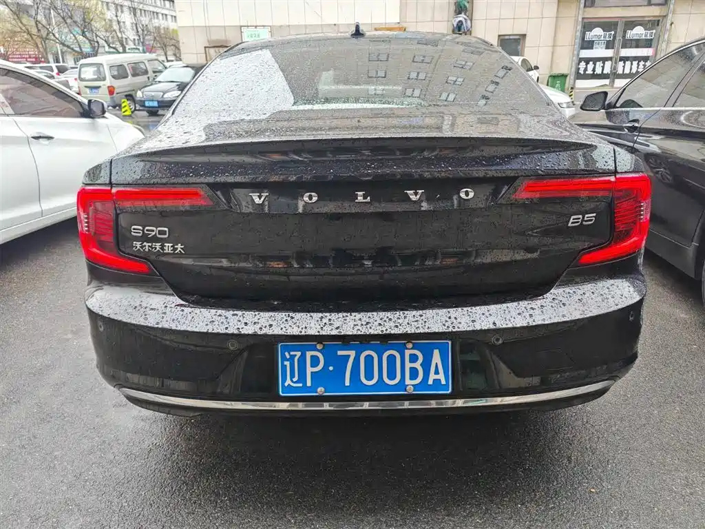 VOLVO S90 2022