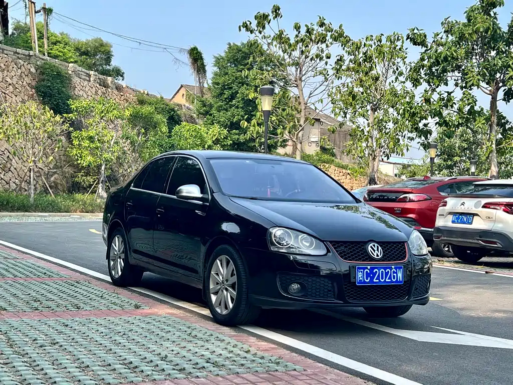 VOLKSWAGEN SAGITAR 2010