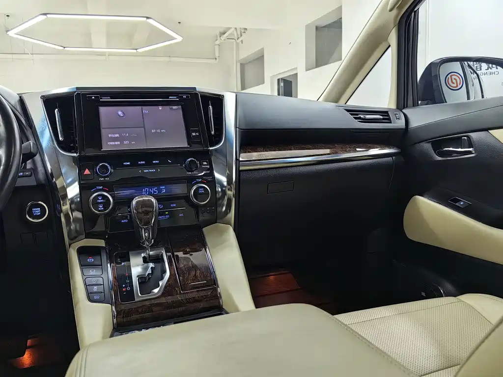 TOYOTA ALPHARD 2018