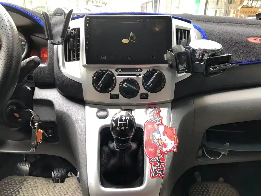 NISSAN NV200 2011