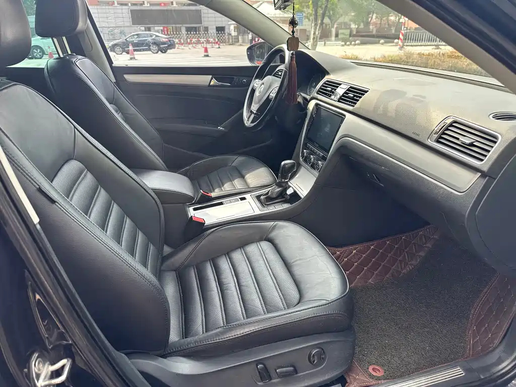 VOLKSWAGEN PASSAT 2015