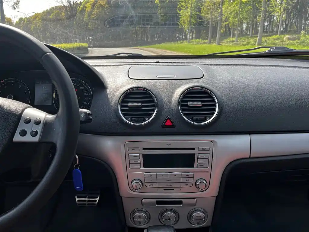VOLKSWAGEN LAVIDA 2010
