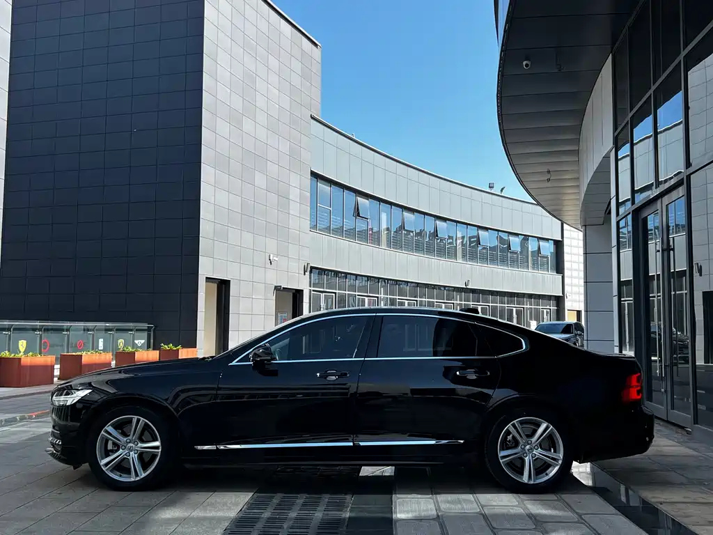 VOLVO S90 2019