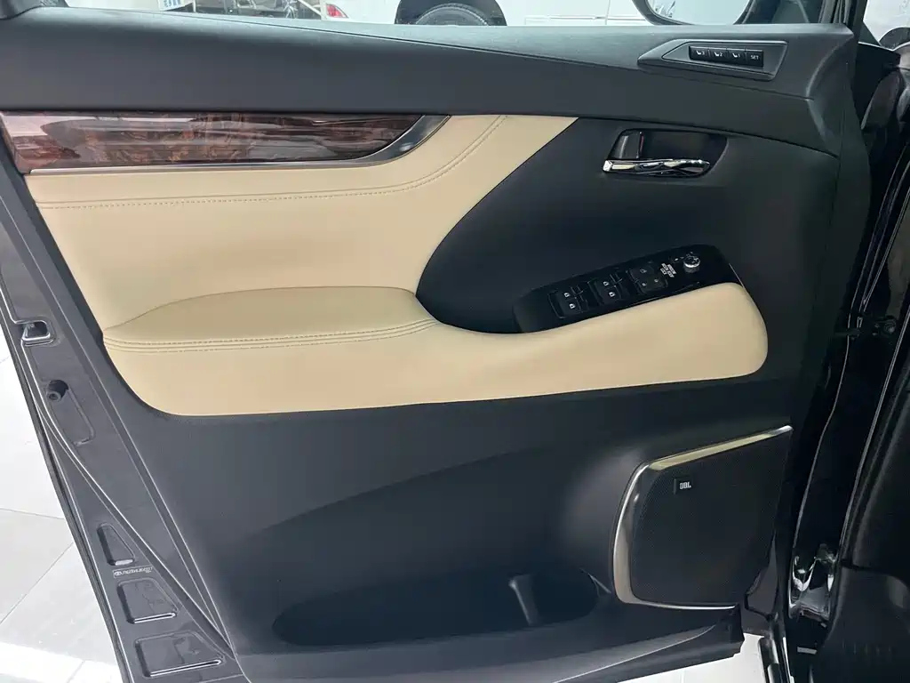 TOYOTA ALPHARD 2018