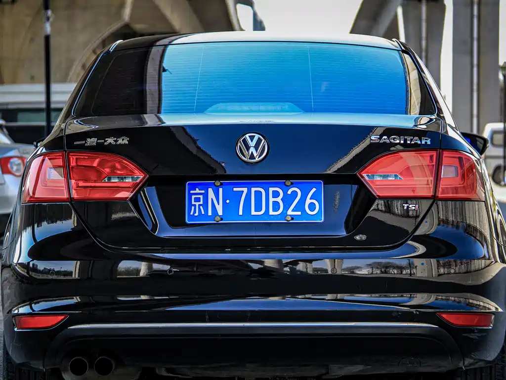 VOLKSWAGEN SAGITAR 2013