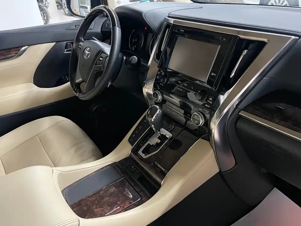 TOYOTA ALPHARD 2018