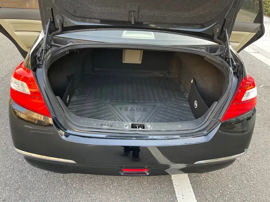 NISSAN TEANA 2009