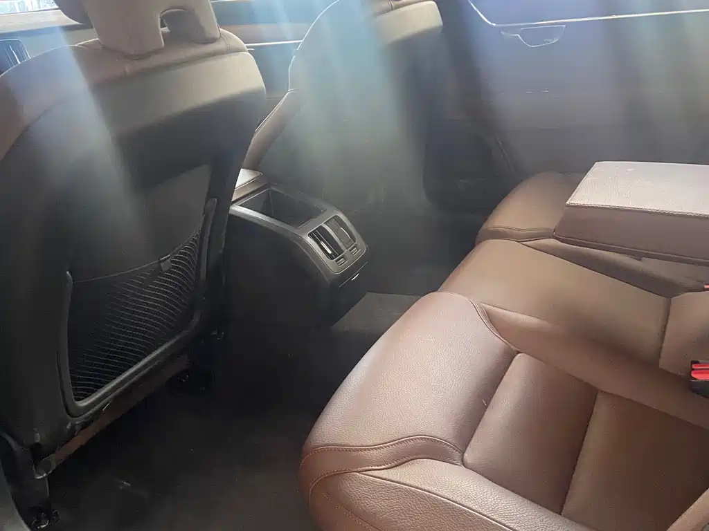 VOLVO S90 2023