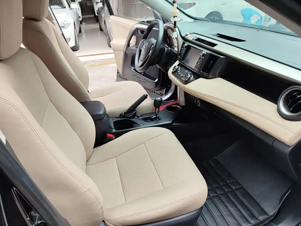 TOYOTA RAV4 RONGFANG 2015