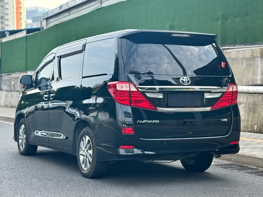 TOYOTA ALPHARD 2013