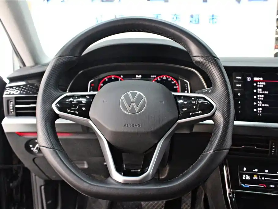 VOLKSWAGEN PASSAT 2022