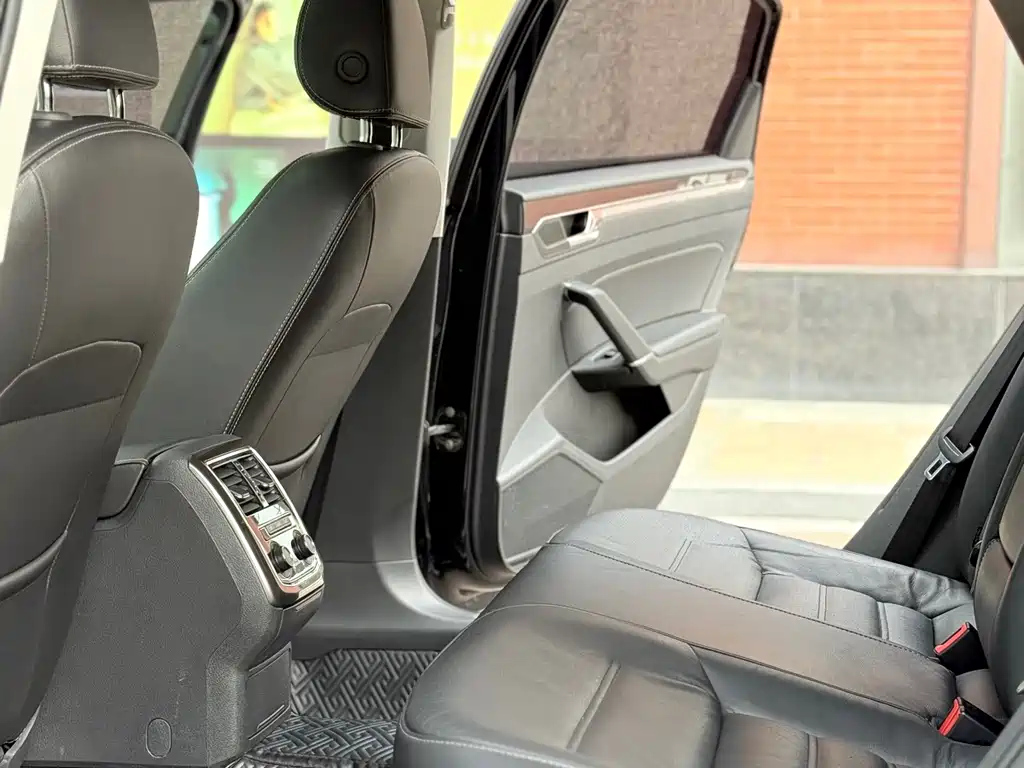 VOLKSWAGEN PASSAT 2017