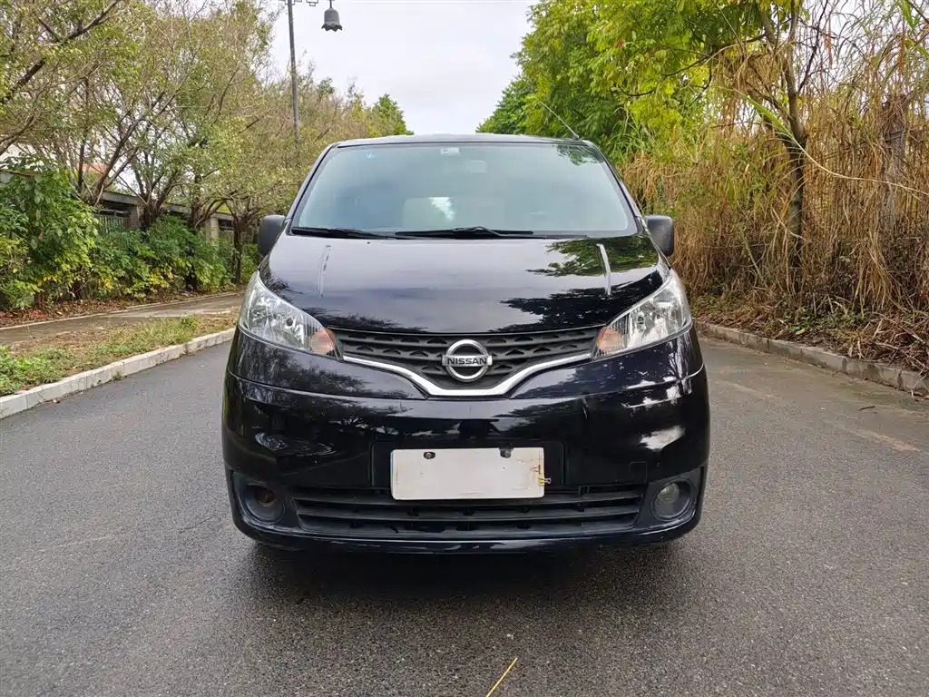 NISSAN NV200 2013