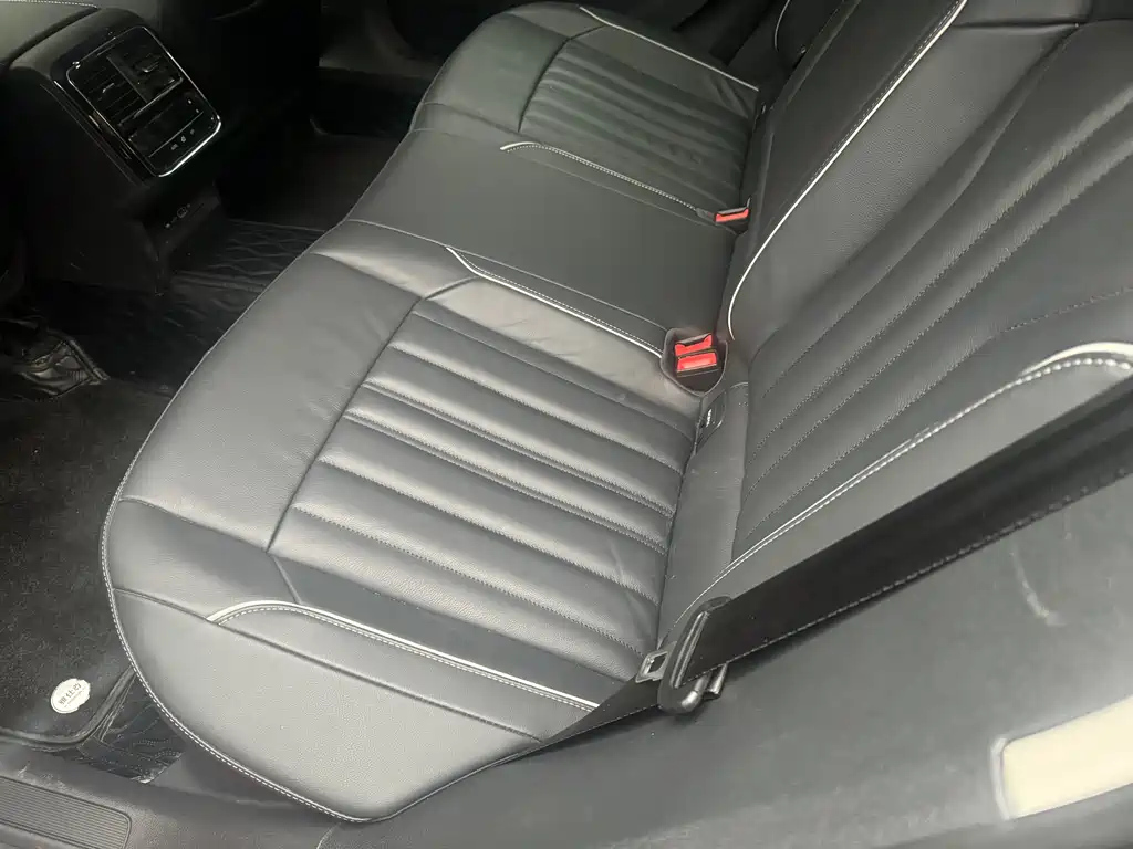 VOLKSWAGEN PASSAT 2023